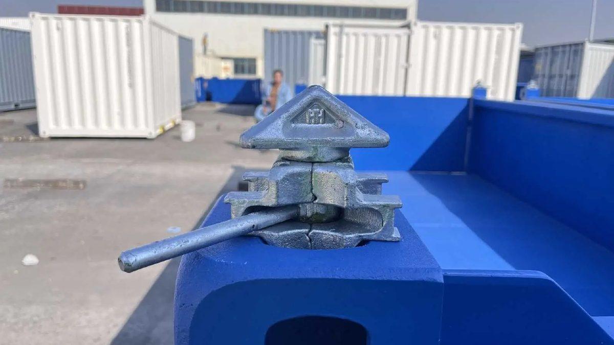 Yılda Yaklaşık 1400 Konteyner, Taşınırken Denize Düşüp Kaybolmasına Rağmen Neden Kamyonlardaki Gibi Bağlanmıyor?