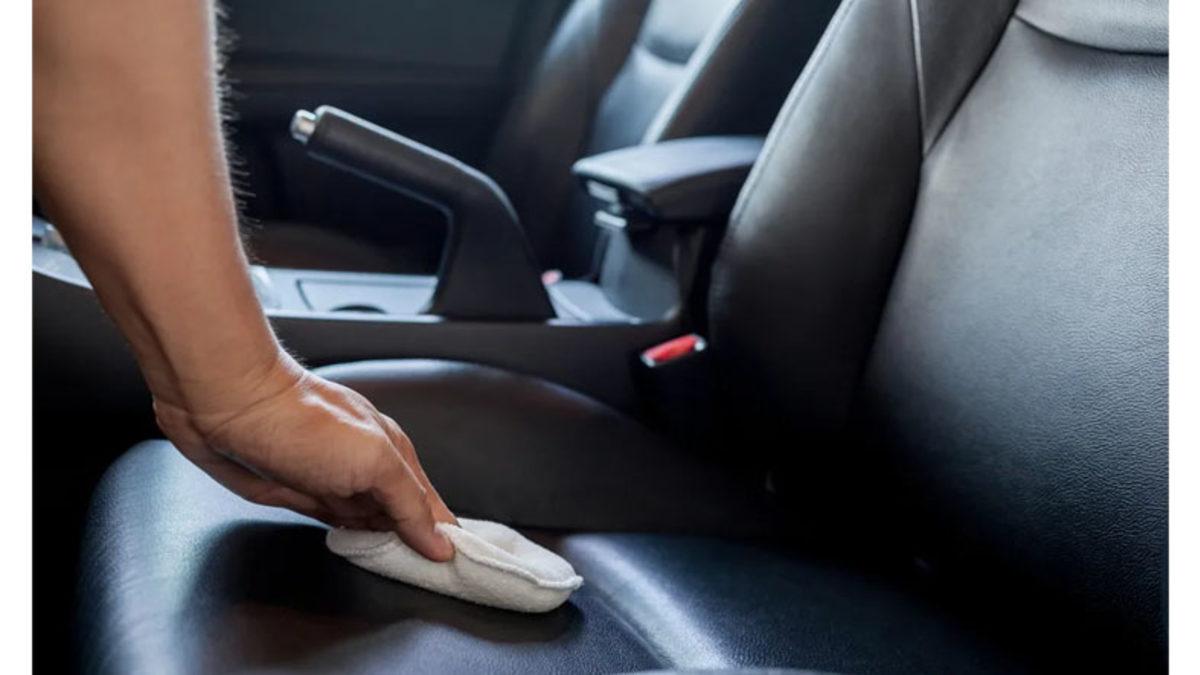 Herkesin Korkulu Rüyası: Arabaya Dökülen Süt Kokusu Neden Ne Yaparsak Yapalım Çıkmaz?