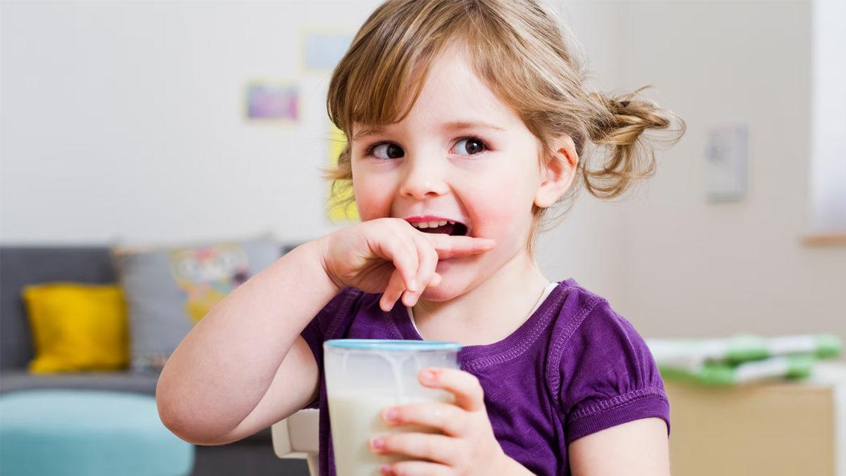 Çocukken Süt İçmek Boyun Uzamasında Gerçekten Fark Yaratıyor mu?