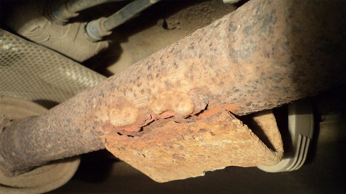 Bir Deliğin Yol Açabileceği Sorunları Öğrendikten Sonra Egzozunuzu Kontrol Etmeden Yola Çıkmayacaksınız