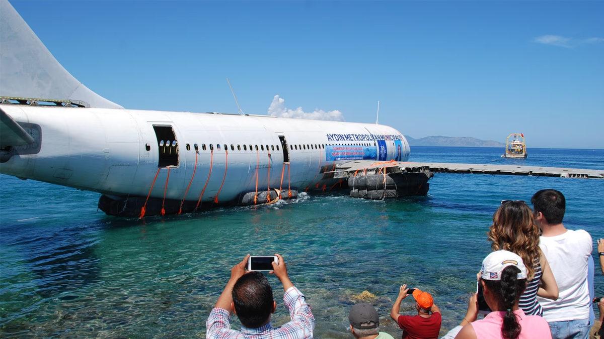 Bazı Uçakları Neden İşleri Bittiğinde Denize Batırıyorlar? Türkiye’de de Bir Örneği Var!