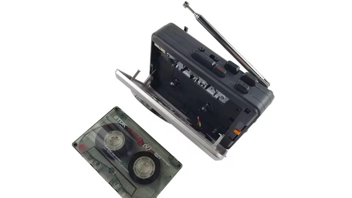 Bir Zamanlar Kimsenin Cebinden Düşürmediği “Walkman” Nasıl Ortaya Çıktı da Müzik Dinleme Alışkanlığımızı Kökünden Değiştirdi?