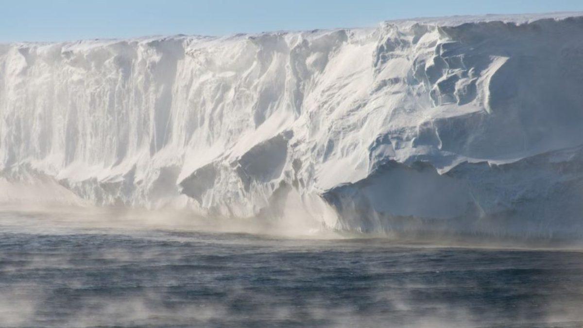 Deniz Canavarlarından Yer Altı Nehirlerine: Bilim İnsanlarını Şaşkına Çeviren Antarktika’daki 10 Sıra Dışı Keşif