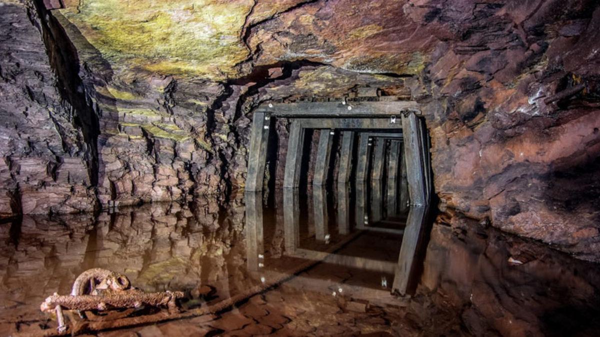 İçinden Değerli Madenler Alındıktan Sonra Kaderine Terk Edilen Maden Alanlarına Ne Oluyor? (Öylece Kalmaya Devam Etmiyorlar)