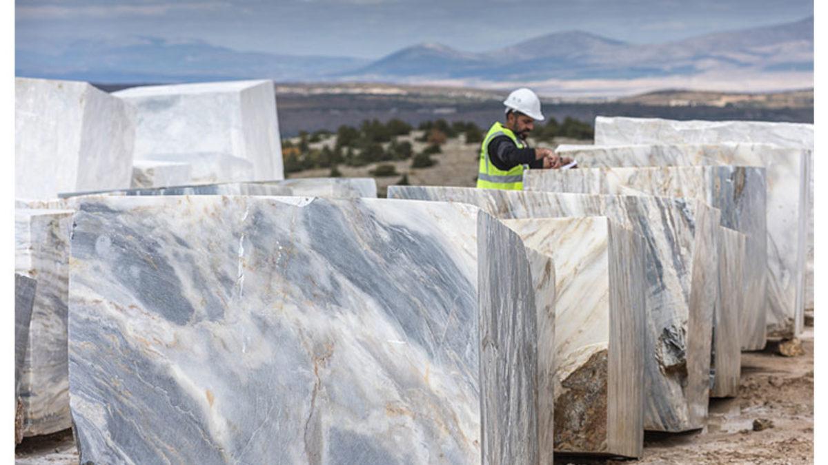 Evlerimizde Kullandığımız ‘Mermerler’ Bakın Aslında Nasıl Üretiliyormuş: Büyük İş Makineleri Bile Yanında Oyuncak Gibi Kalıyor!