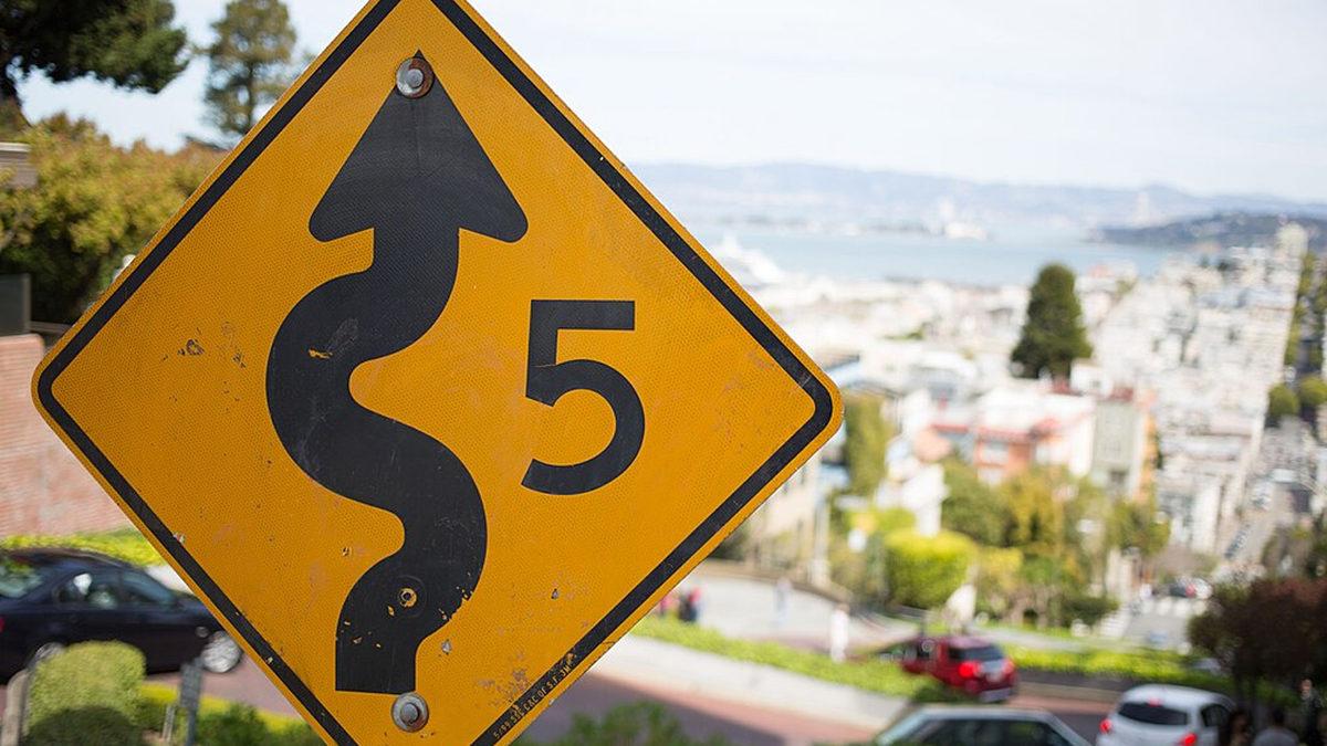 San Francisco’daki Bu Caddeyi Dümdüz Yapmak Varken Neden Böyle Kıvrımlı Hâle Getirdiler? Dâhiyane Bir Sebebi Var!