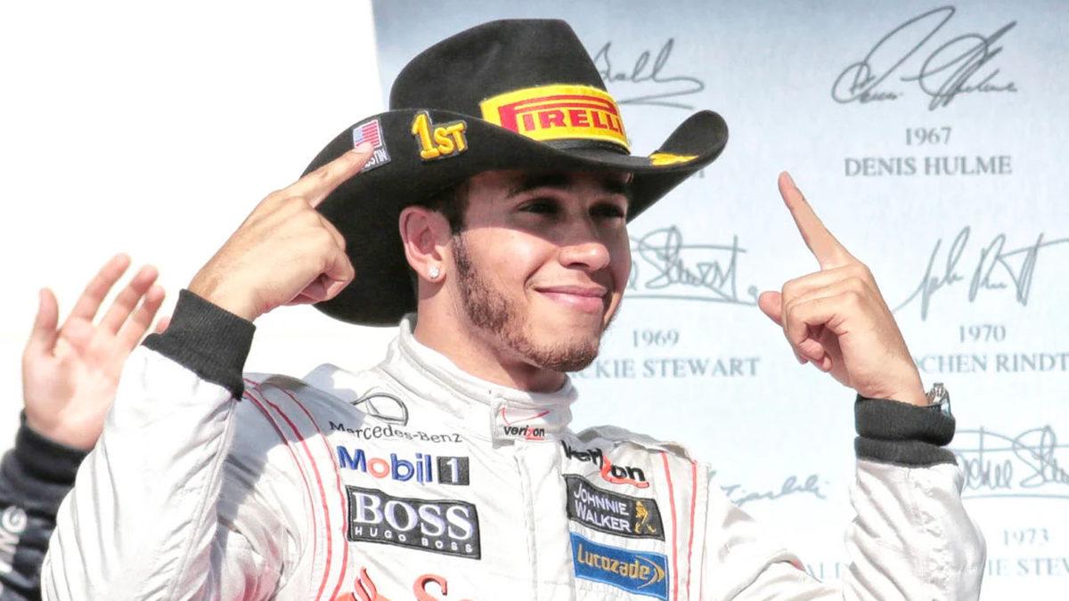 F1 Pilotlarının Yarışta Olmasalar Dahi Sürekli Şapka Takmalarının Ardındaki Gizli Sebep