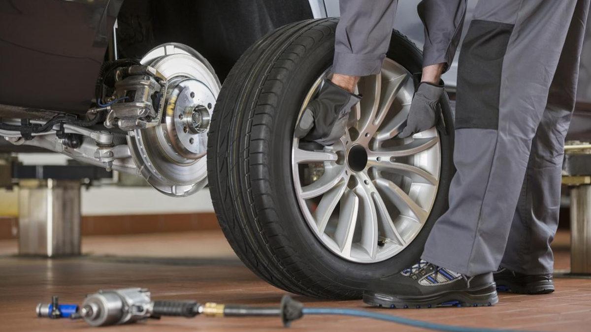 Değiştirmeden Önce Mutlaka Bilmelisiniz: Yeni Tekerlekler Öne mi Yoksa Arkaya mı Takılmalı?