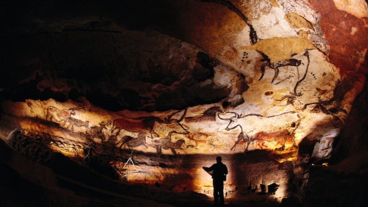 Tarih Öncesi İnsanlar Gerçekten Mağaralarda mı Yaşıyordu? Yoksa Bu Büyük Bir Yanılgı mı?