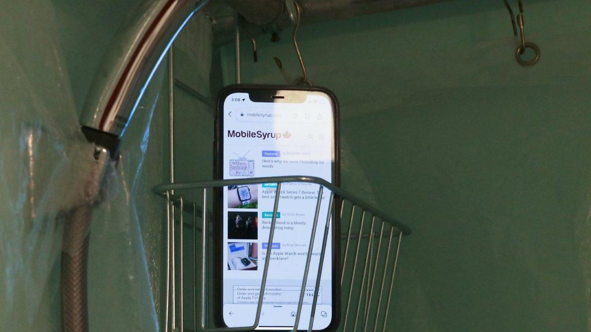 Duş Alırken Neden Telefonunuzu Yanınıza Almamalısınız? (Hayır, Sorun Su Değil)