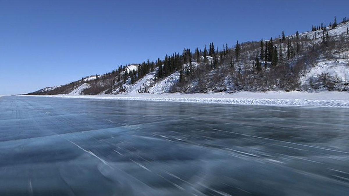 Binek Araçlardan Yüklü Kamyonlara: Donmuş Yollarda Araçlar Nasıl Kilometrelerce Yol Gidebiliyor?