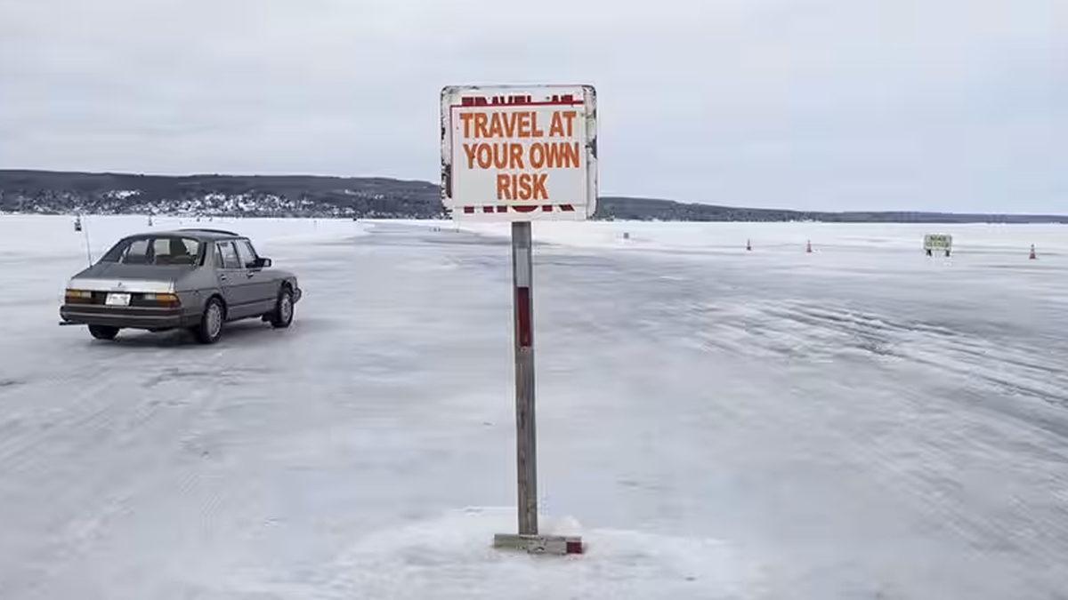 Binek Araçlardan Yüklü Kamyonlara: Donmuş Yollarda Araçlar Nasıl Kilometrelerce Yol Gidebiliyor?