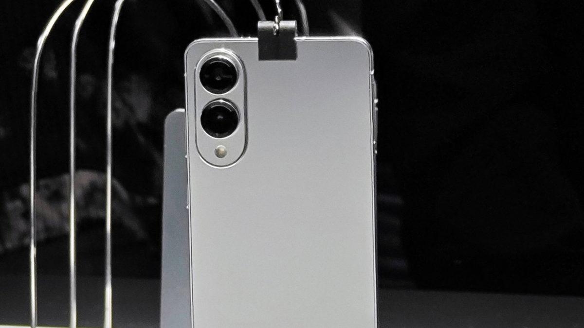 Samsung Galaxy S25 Edge Kanlı Canlı Görüntülendi: İşte Tasarımı