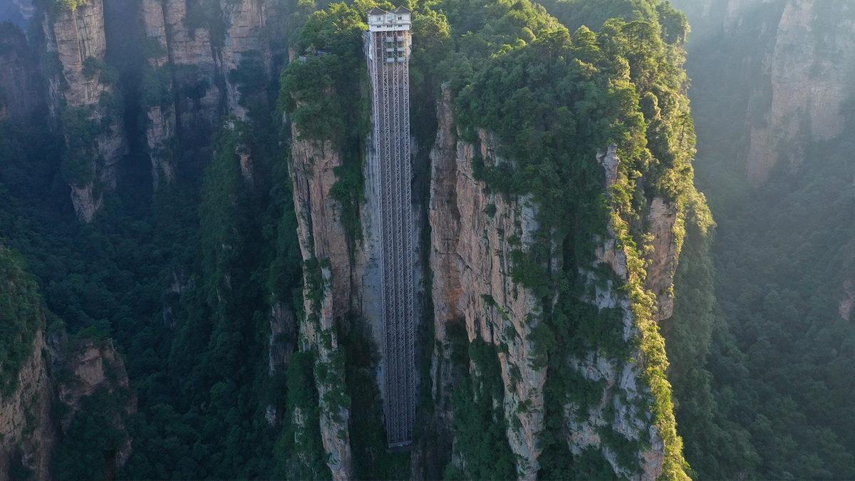 326 Metreye Çıkan Dünyanın En Uzun Açık Hava Asansörünün Hızını Duyunca Yükseklik Korkunuzu Sorgulayacaksınız!