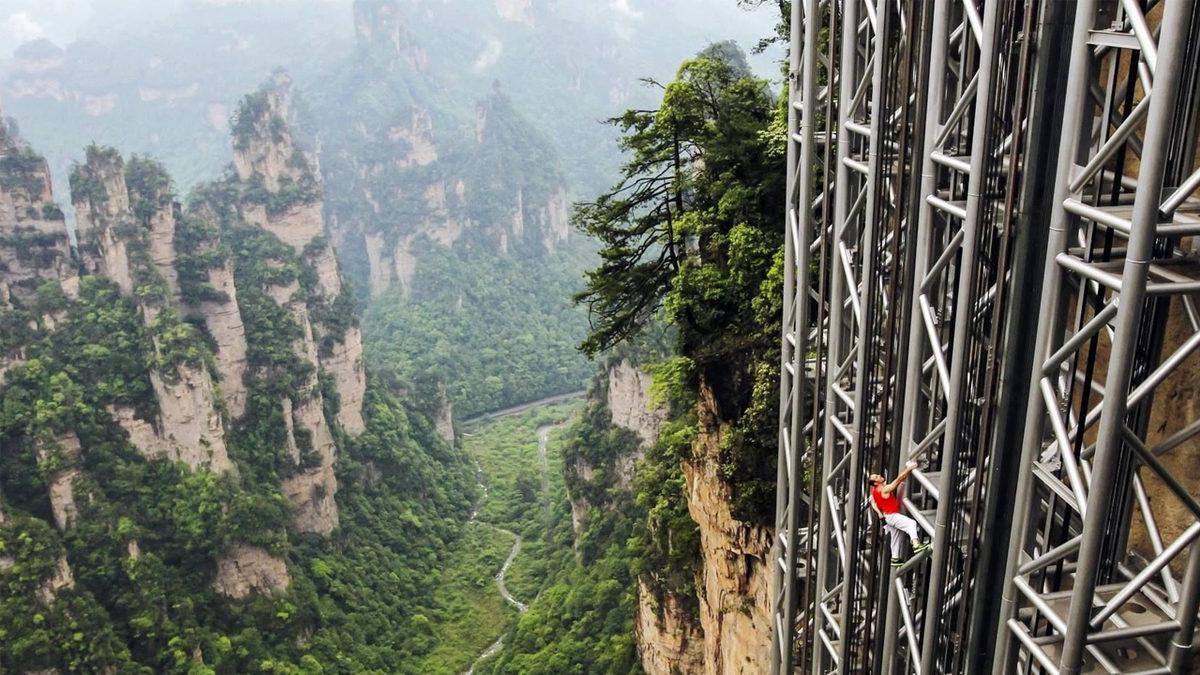 326 Metreye Çıkan Dünyanın En Uzun Açık Hava Asansörünün Hızını Duyunca Yükseklik Korkunuzu Sorgulayacaksınız!