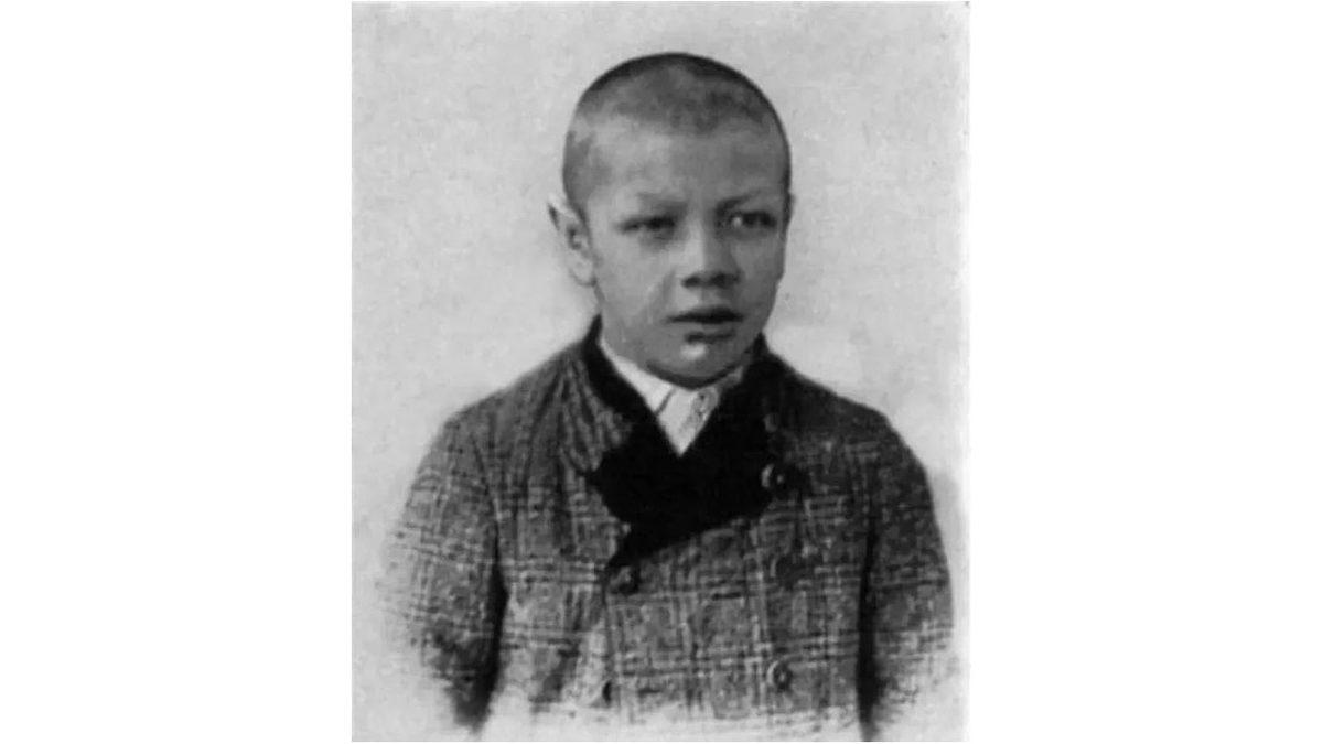 Fantastik Kitap Karakteri Gibi: Dünyaya Bir Cüce Olarak Gelip Dev Olarak Yaşamını Yitiren Adamın Trajik Öyküsü