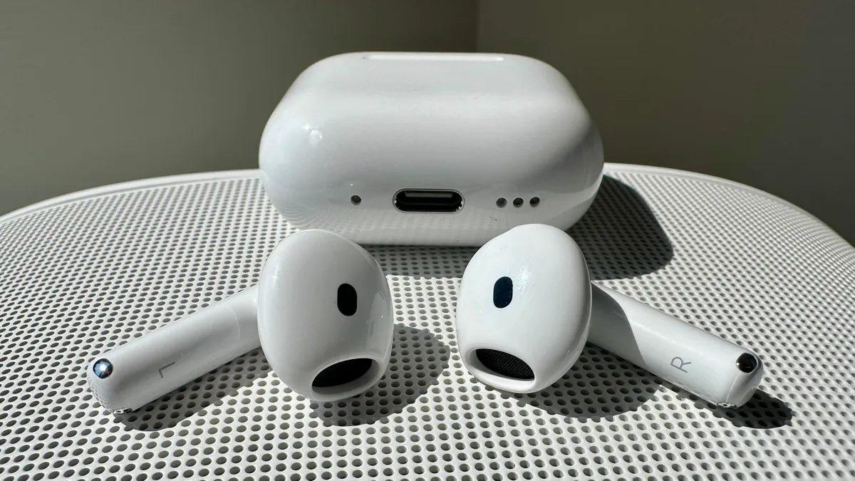 Apple, İlk Kez AirPods Kulaklıkların Nasıl Güncellenebileceğini Açıkladı
