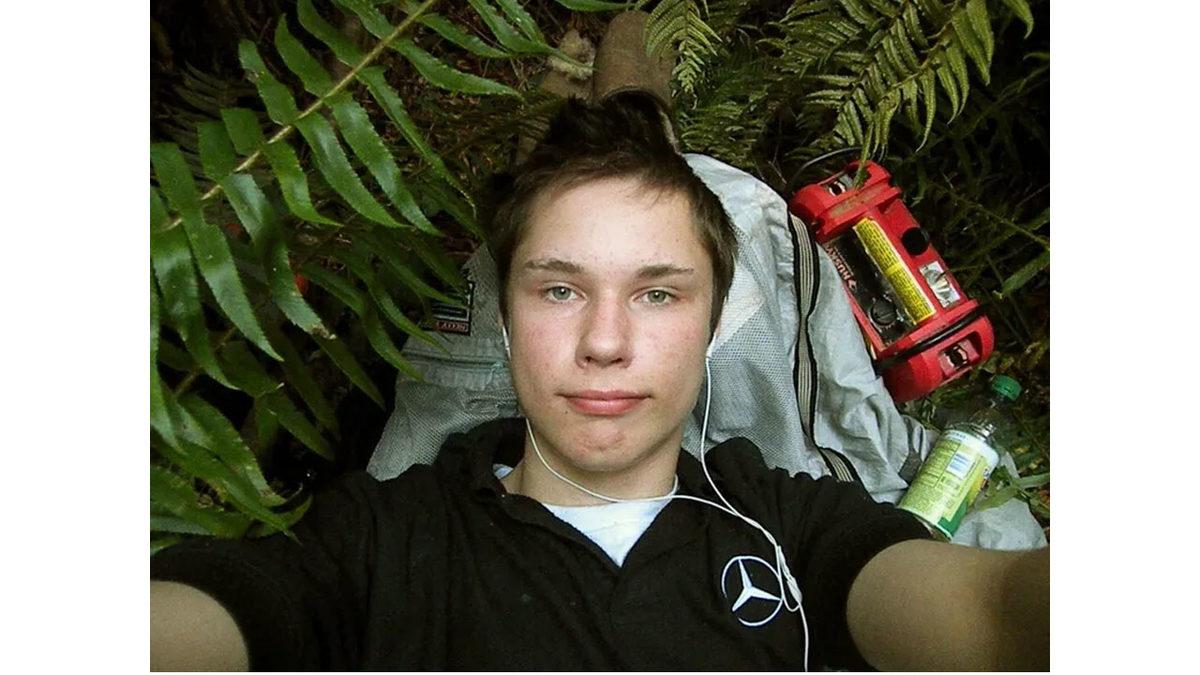 Eğitimi Olmamasına Rağmen 16 Yaşında Havaalanından Uçak Çalan Çocuğun Akıllara Durgunluk Veren Hikâyesi