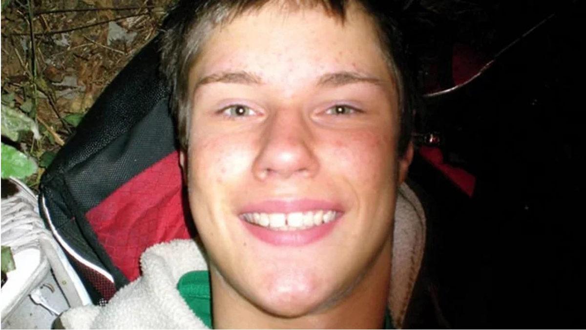 Eğitimi Olmamasına Rağmen 16 Yaşında Havaalanından Uçak Çalan Çocuğun Akıllara Durgunluk Veren Hikâyesi