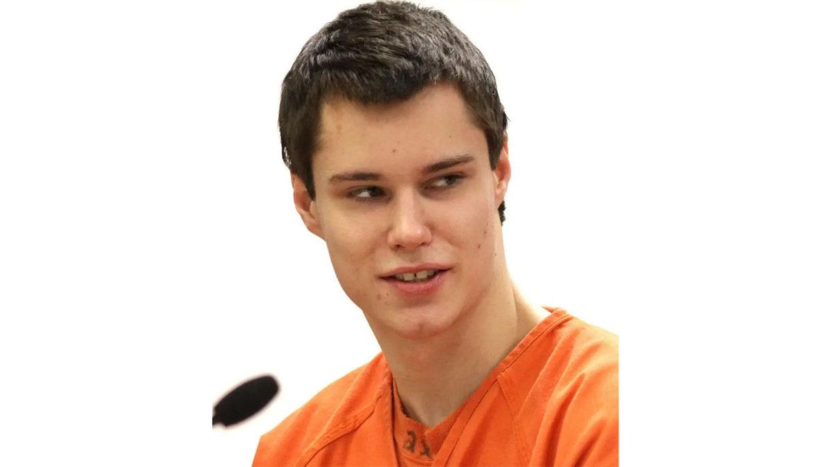 Eğitimi Olmamasına Rağmen 16 Yaşında Havaalanından Uçak Çalan Çocuğun Akıllara Durgunluk Veren Hikâyesi