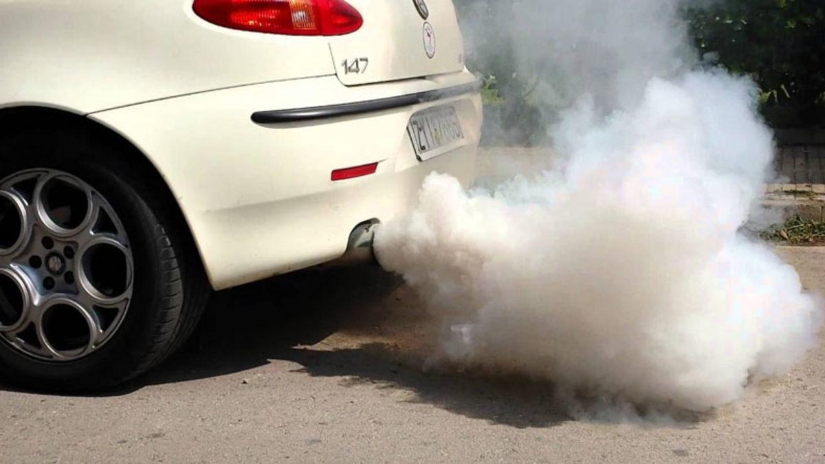Bu Sorunu Yaşıyorsanız En Kısa Zamanda Servise Gitmeniz Gerek: Araç Neden ’Beyaz’ Duman Atar?