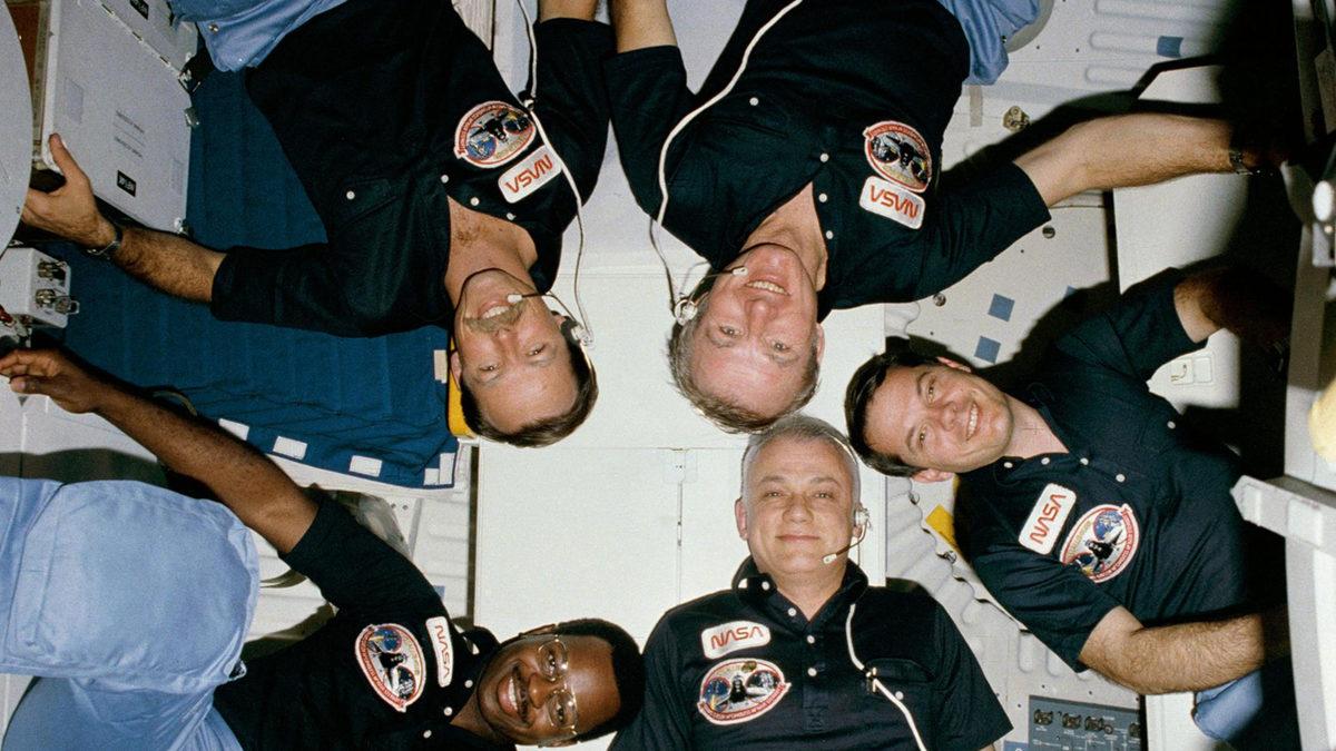 Hiçbir Şeye Bağlı Olmadan Uzayda Süzülen İlk İnsan Bruce McCandless’in Tüyler Ürperten Deneyimi