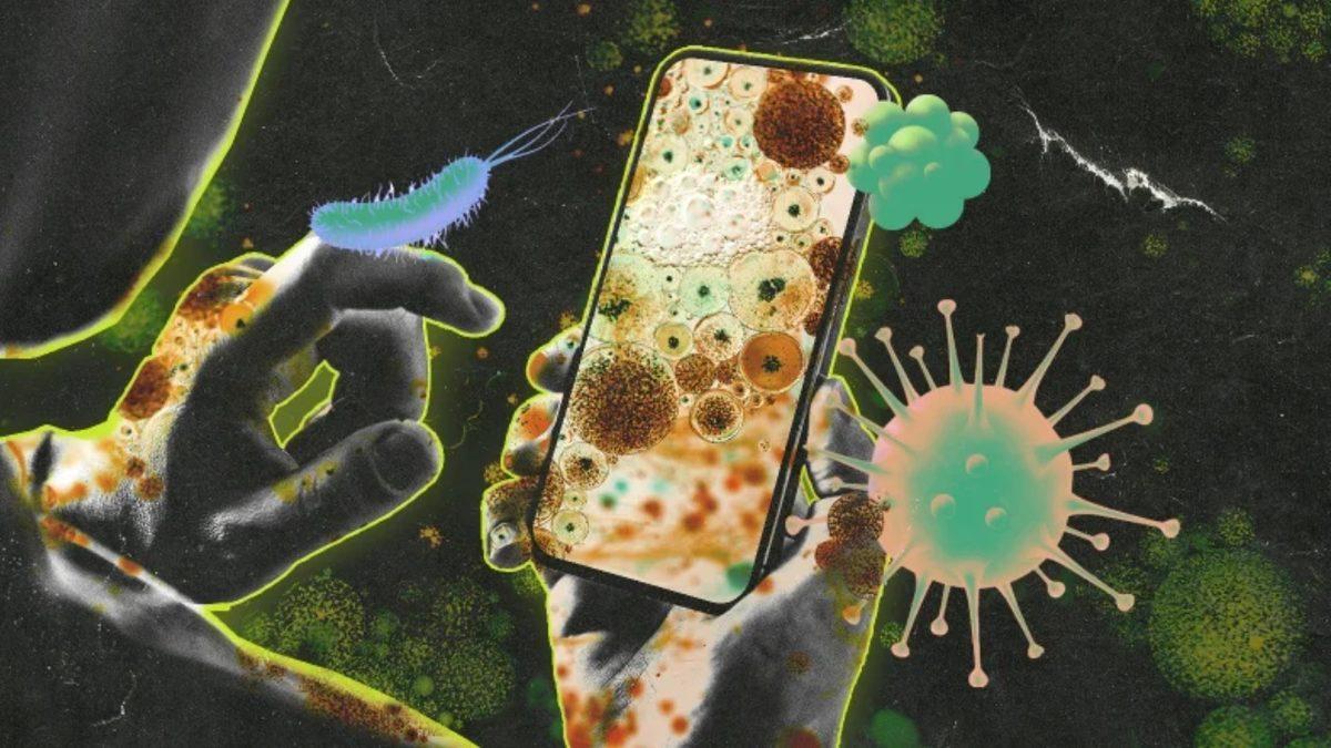 Âdeta Bakteri Yuvası Hâline Gelen Cep Telefonlarını En İyi Nasıl Temizleyebilirsiniz? (Tuvaletten Daha Kirli!)