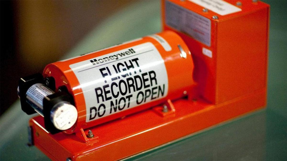 Uçaklardaki Kara Kutu, Uçuş Boyunca Tüm Sesleri Kaydetmek Yerine Neden Sadece Son 2 Saati Kaydediyor?