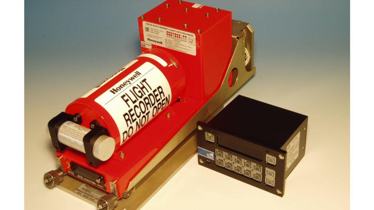 Uçaklardaki Kara Kutu, Uçuş Boyunca Tüm Sesleri Kaydetmek Yerine Neden Sadece Son 2 Saati Kaydediyor?