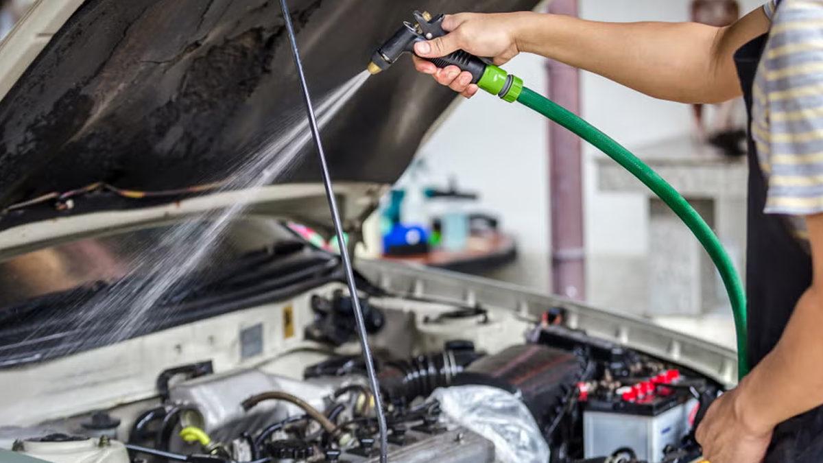 Arabanızın Motorunu Foşur Foşur Yıkayabilir misiniz? İşte Dikkat Etmeniz Gereken Önemli Detaylar!