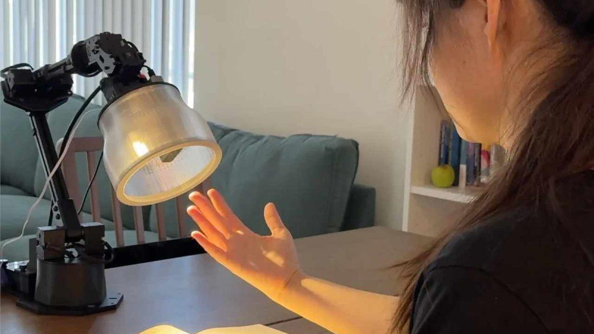 Apple’ın Pixar Maskotuna Benzeyen Yeni Bir Robotu Ortaya Çıktı: İnsan Gibi Tepki Veriyor!