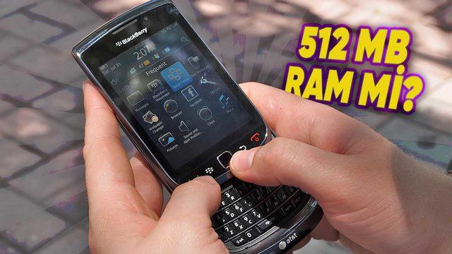 Hem Dokunmatik Hem Klavyeli Tasarımıyla Akıllara Kazınan BlackBerry Torch’un Şimdi Kulağa Şaka Gibi Gelen Özellikleri