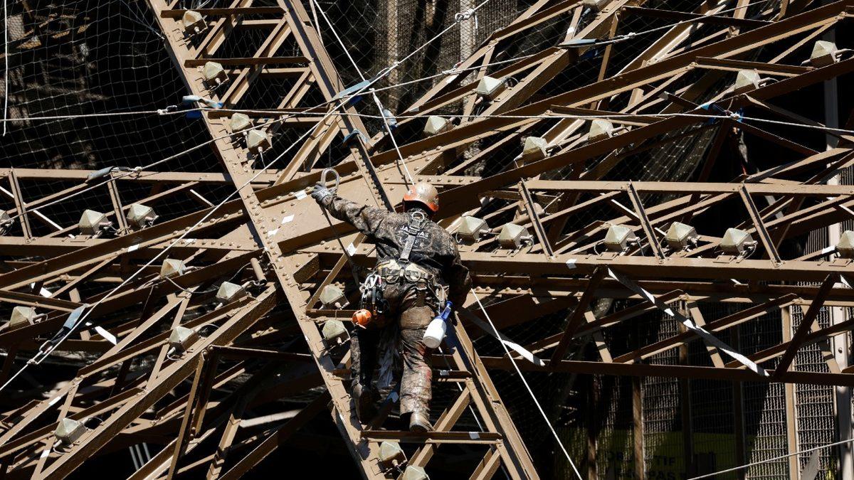 Demirden Yapılan Eyfel Kulesi Seneler Önce İnşa Edilmiş Olmasına Rağmen Nasıl Hâlâ Paslanmadı?