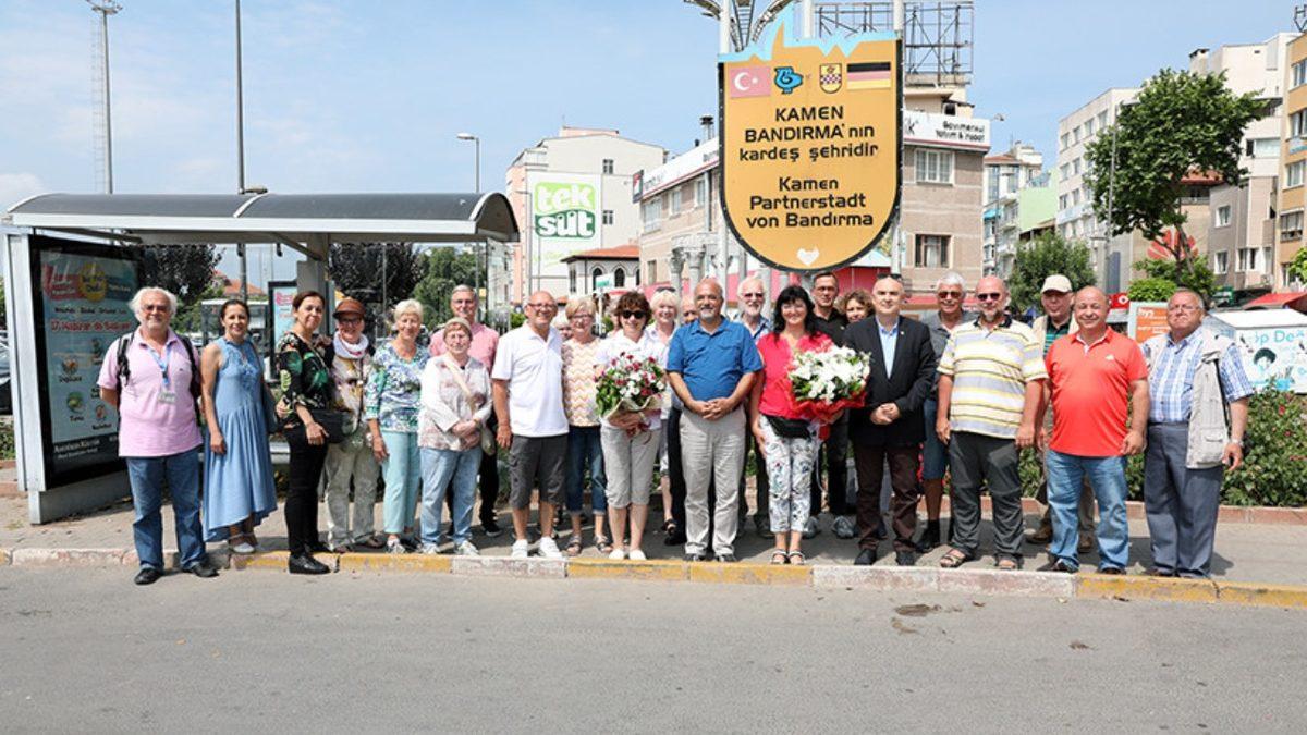Almanya’nın Kamen Şehrindeki Bir Ana Caddede Yer Alan ’Bandırma’ Tabelası Aslında Neyin Nesi?
