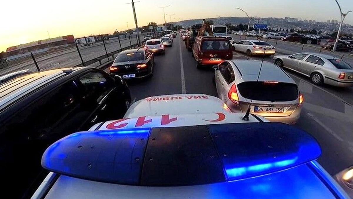 Şerit Değiştirmek Trafikte Gerçekten Bir Avantaj Sağlıyor mu Yoksa Kendimizi mi Kandırıyoruz?