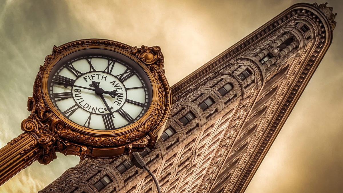 Bir Şehrin Kalkınmışlığını Anlamanın Basit Yolu: Meydandaki Saat Kaç Gösteriyor?