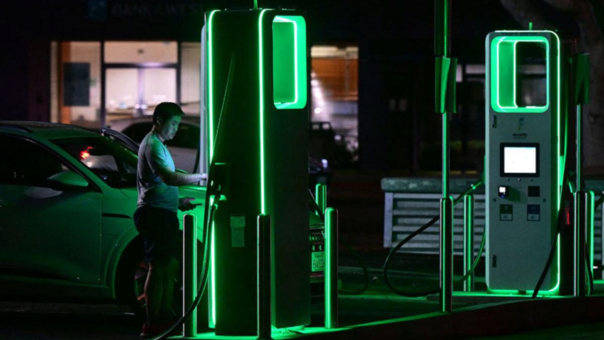 Bu İçeriği Okuduktan Sonra Elektrikli Aracınızı Artık Gündüz Şarj Etmekten Vazgeçeceksiniz