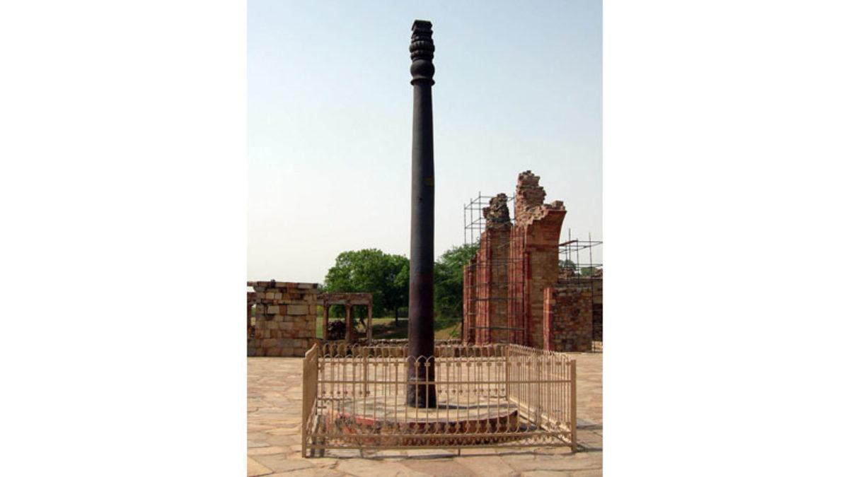 Yüzlerce Yıllık Hindistan’ın Demirden Yapılan Meşhur Ashoka Sütunu Nasıl Oldu da Hiç Paslanmadı?