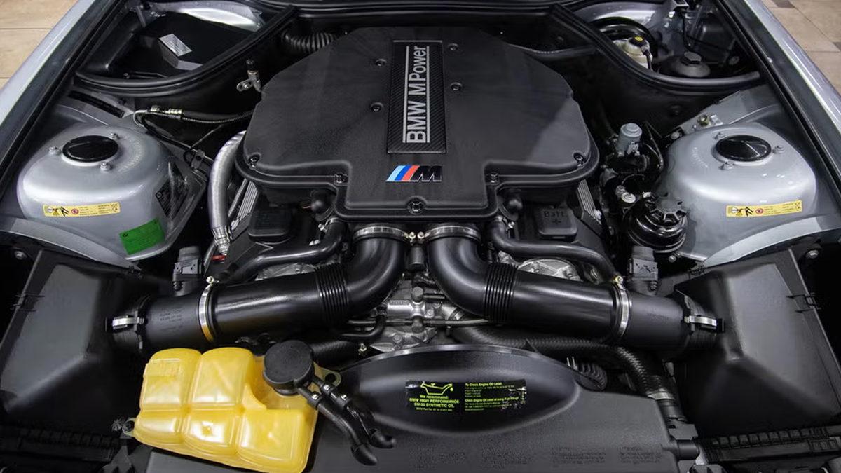 Hayranlık Uyandıran Efsanevi BMW Z8: James Bond’un da Tercihi Bu İkonik Arabayı Unutulmaz Kılan Detaylar