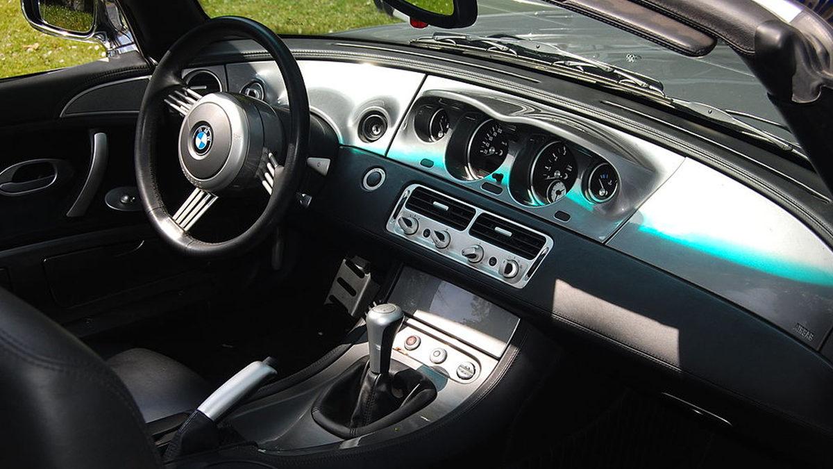 Hayranlık Uyandıran Efsanevi BMW Z8: James Bond’un da Tercihi Bu İkonik Arabayı Unutulmaz Kılan Detaylar