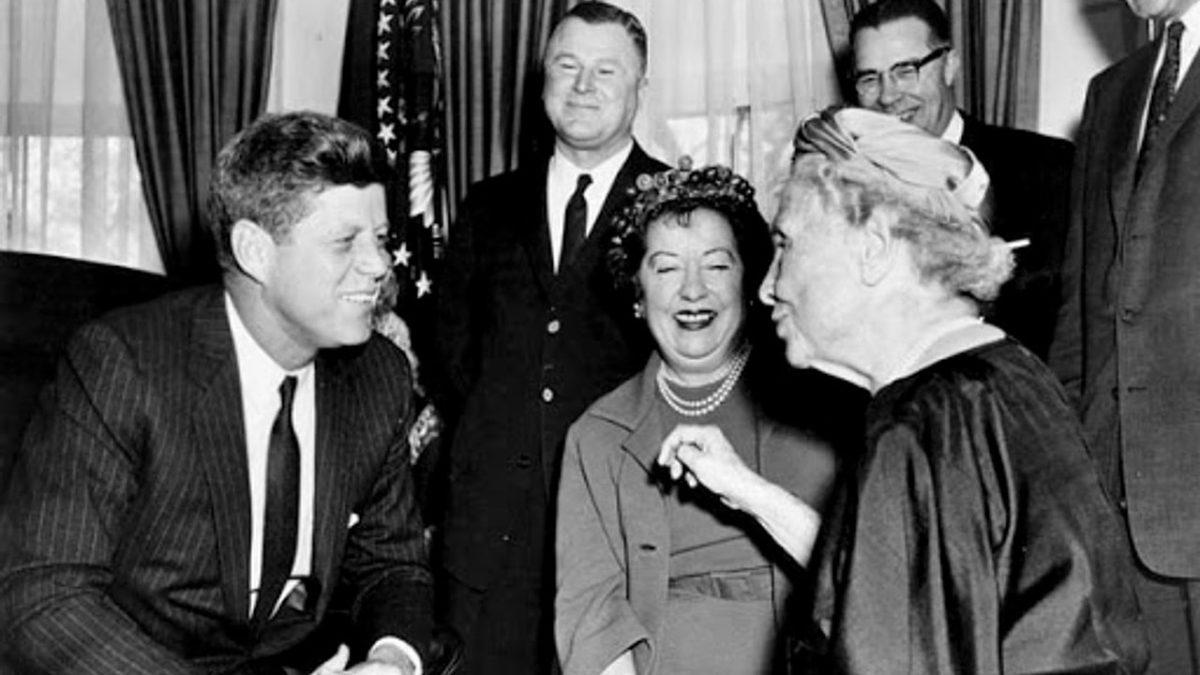 Kör, Sağır ve Konuşamayan Hellen Keller’ın İçinizi Titretecek Başarı ve Hayatta Kalma Hikâyesi