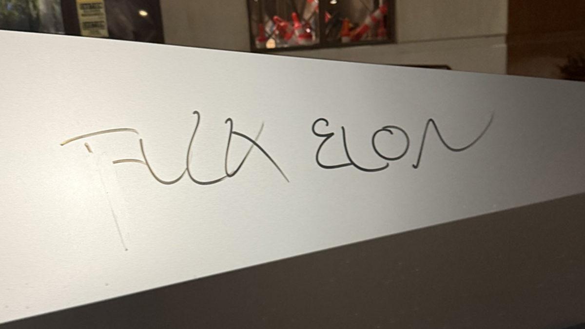 ABD’de Tesla Protestoları Büyüyor: Eylemler İnternetten Sokaklara Taşındı [Video]