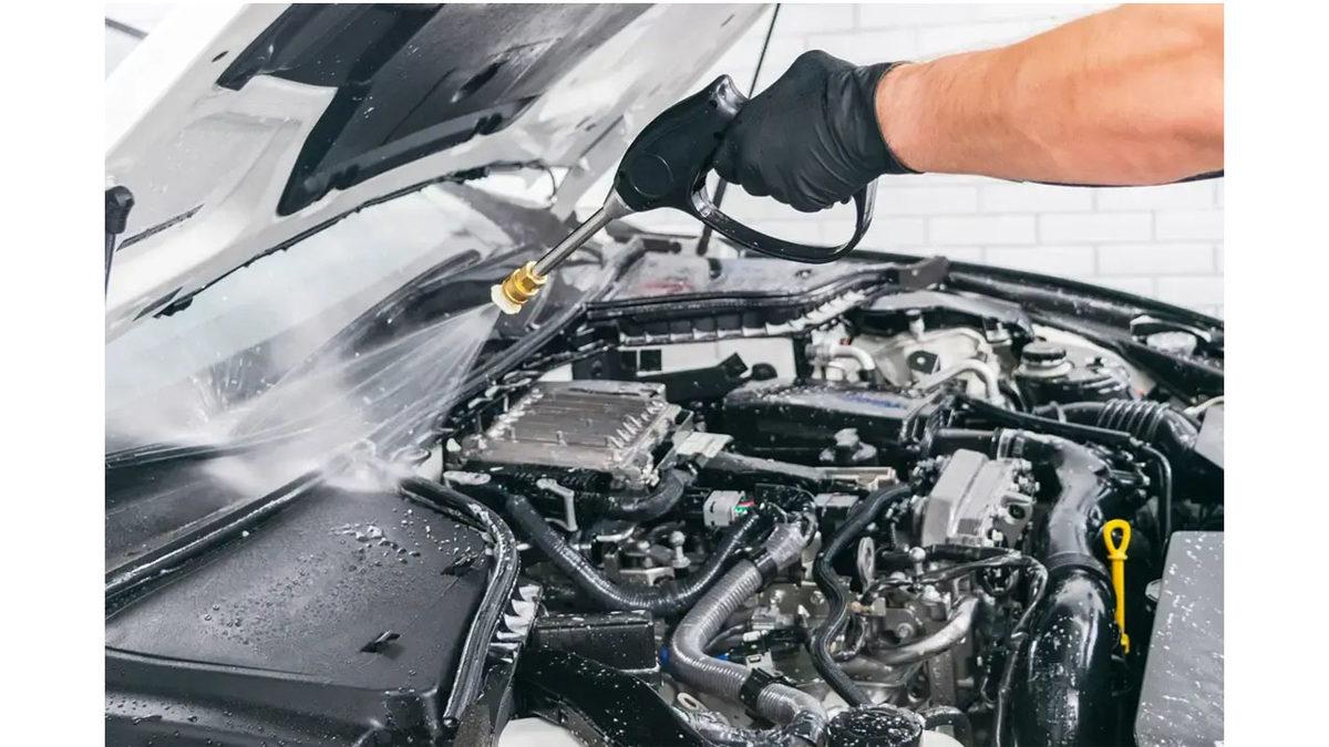 Araba Motorunu Mazotla Temizlersek Ne Olur? Avantajları Olduğu Kadar Dezavantajları da Var!