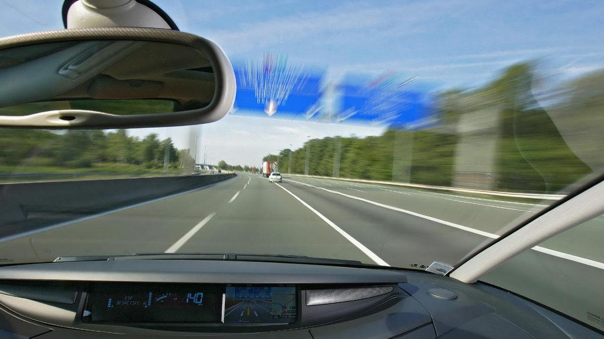 Bunu Daha Önce Düşünmemiş Olabilirsiniz: Arabaların Ön Camları Kamyonların Tam Aksine Neden Daha Eğimli?