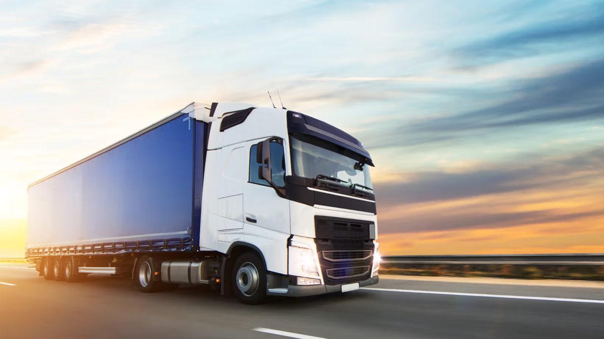 Bunu Daha Önce Düşünmemiş Olabilirsiniz: Arabaların Ön Camları Kamyonların Tam Aksine Neden Daha Eğimli?