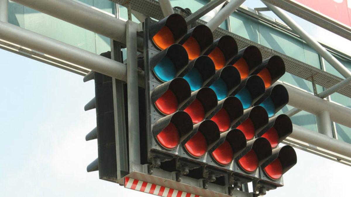 Formula 1 Yarışlarında Yarış Başlarken Neden Özellikle 5 Tane Işık Yanıyor?