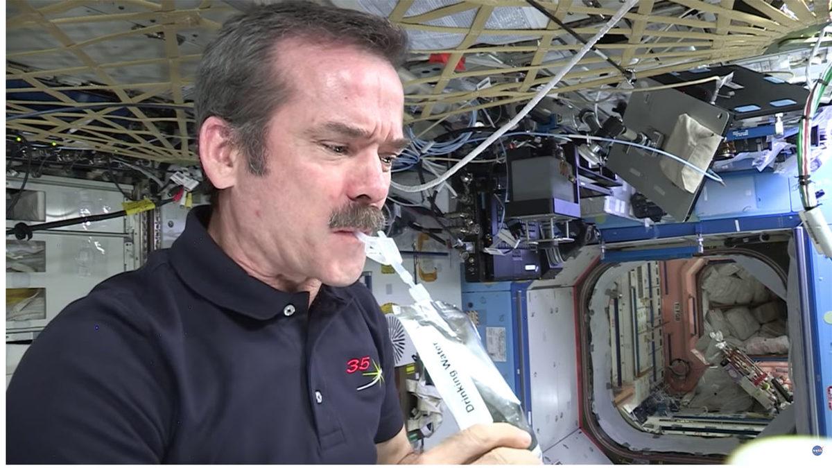 Astronotlar, Yer Çekimsiz Ortamda Su İçmeyi Nasıl Başarabiliyor? Temin Etme Şekilleri Daha İlginç!