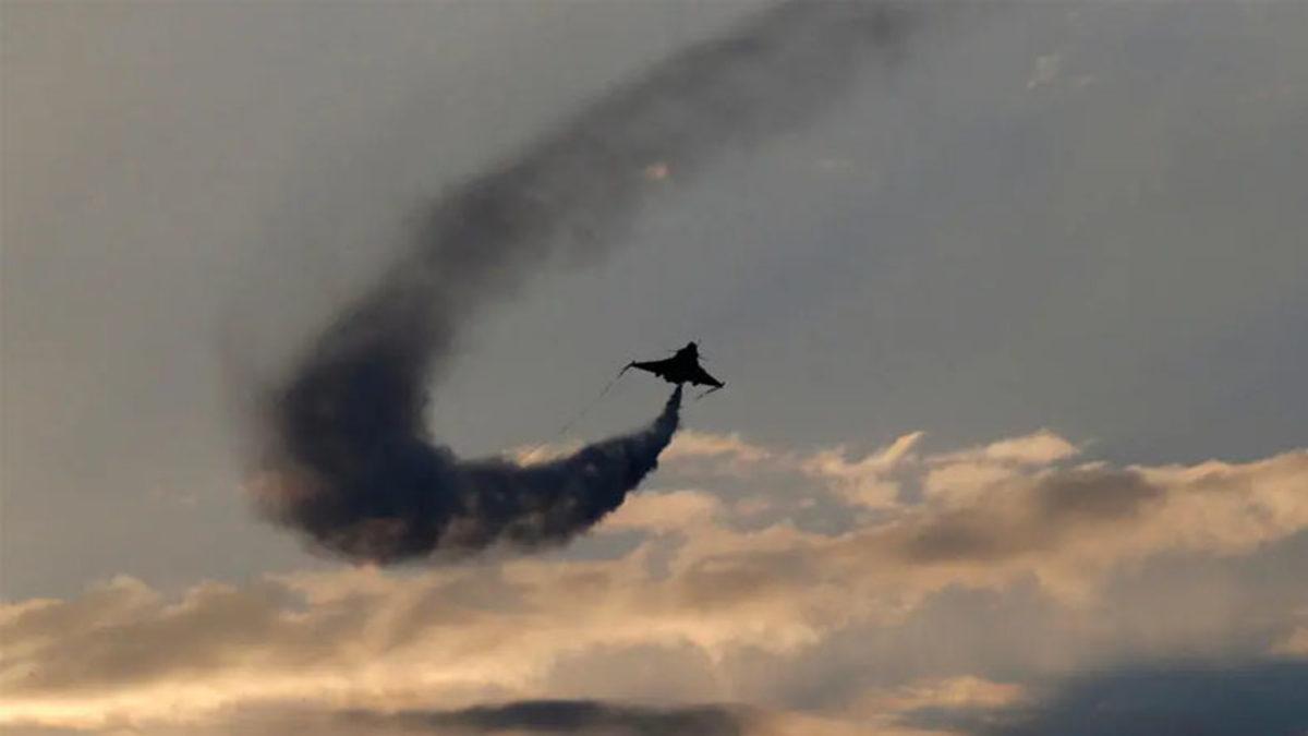 Uçak Seyir Hâlindeyken Boşalan Yakıt Nasıl Oluyor da Yeryüzüne Hiç Ulaşmıyor?