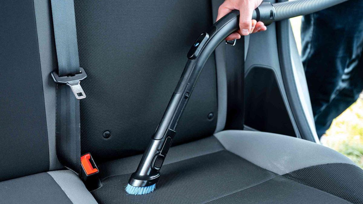 Deri mi Kumaş mı? Araba Koltukları İçin En Doğru Seçim Hangisi?