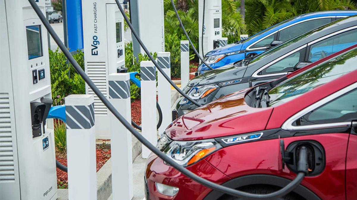 Uzmanlara Göre Kalp Pili Takan Kişiler Elektrikli Araç Kullanabilir mi?